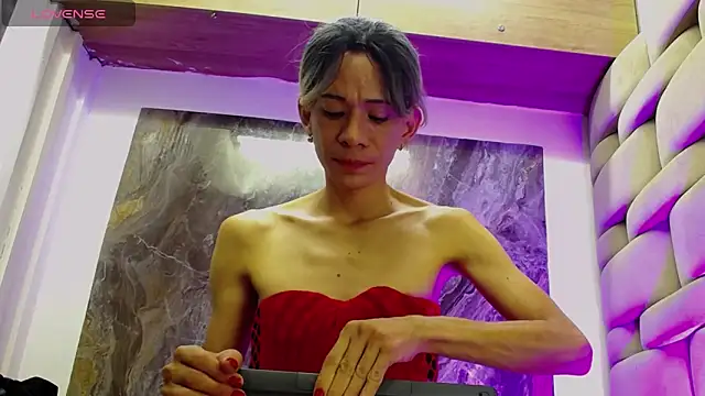 Caitlyn-Joness  online show from November 19, 12:05 pm