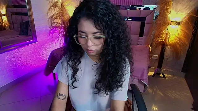 Snapshot of griselle_rousse chatting on February 25, 12:09 am griselle rousse online show from February 25, 12:09 am