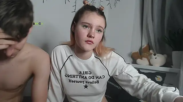 Snapshot of cute_couple69 chatting on November 18, 12:16 am cute couple69 online show from November 18, 12:16 am