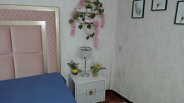 Snapshot of Madhison_5 chatting on February 20, 12:38 pm Madhison 5 online show from February 20, 12:38 pm