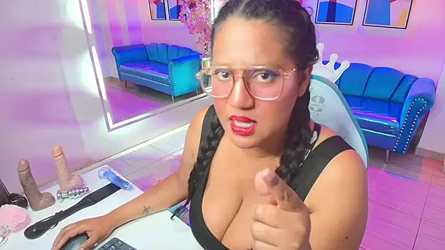 Snapshot of Alondra_gomexxx chatting on February 3, 6:40 am Alondra gomexxx online show from February 3, 6:40 am