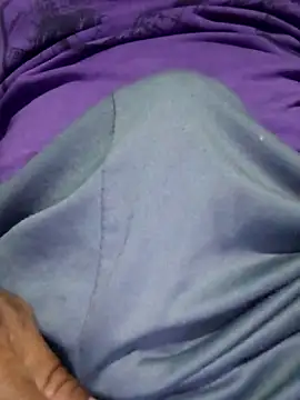 Snapshot of Alvaroz1992 chatting on November 23, 8:41 pm Alvaroz1992 online show from November 23, 8:41 pm