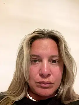 Snapshot of sofiabross chatting on November 5, 4:34 am sofiabross online show from November 5, 4:34 am