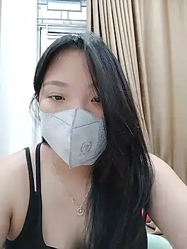 Snapshot of linh-xinh18 chatting on July 1, 11:45 am linh-xinh18 online show from July 1, 11:45 am