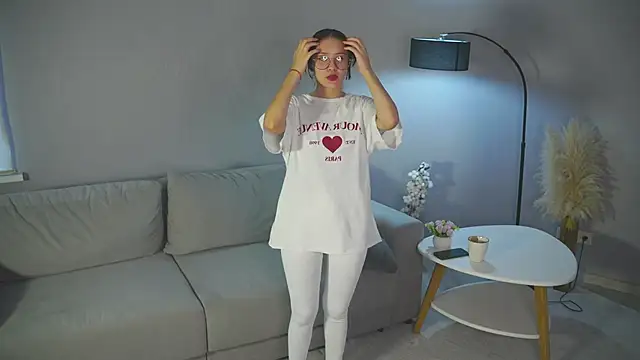 Snapshot of MargMelson chatting on December 4, 6:34 am MargMelson online show from December 4, 6:34 am