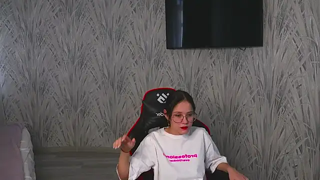 Snapshot of MargMelson chatting on December 21, 5:36 am MargMelson online show from December 21, 5:36 am