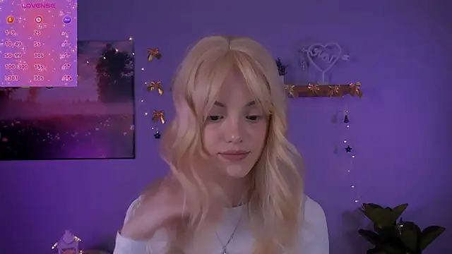 Snapshot of mia_starrr_ chatting on December 19, 8:05 pm mia starrr online show from December 19, 8:05 pm