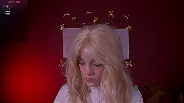 Snapshot of mia_starrr_ chatting on December 20, 8:16 pm mia starrr online show from December 20, 8:16 pm