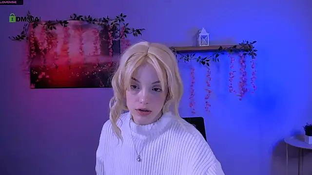Snapshot of mia_starrr_ chatting on February 7, 12:14 am mia starrr online show from February 7, 12:14 am