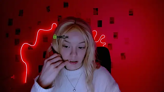 Snapshot of mia_starrr_ chatting on February 8, 8:12 pm mia starrr online show from February 8, 8:12 pm