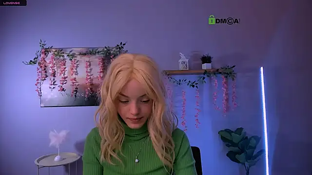 Snapshot of mia_starrr_ chatting on February 9, 9:08 pm mia starrr online show from February 9, 9:08 pm