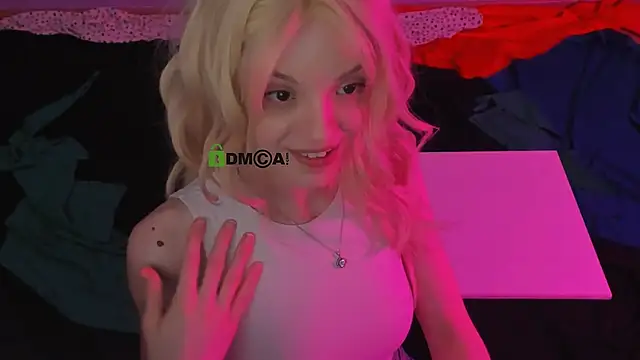 Snapshot of mia_starrr_ chatting on February 13, 9:00 pm mia starrr online show from February 13, 9:00 pm