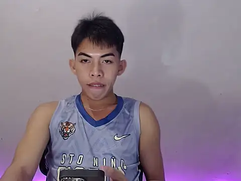 Urhotsilverboy online show from May 4, 4:47 pm