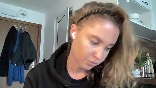 Ameli8 online show from February 12, 1:06 pm