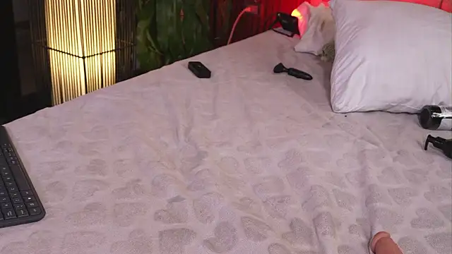 alicia xoxo online show from March 8, 2:04 am