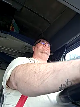 Snapshot of Grase44 chatting on April 3, 5:27 am Grase44 online show from April 3, 5:27 am