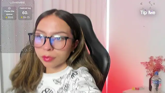 Snapshot of LuluuBerry chatting on December 15, 12:53 pm LuluuBerry online show from December 15, 12:53 pm