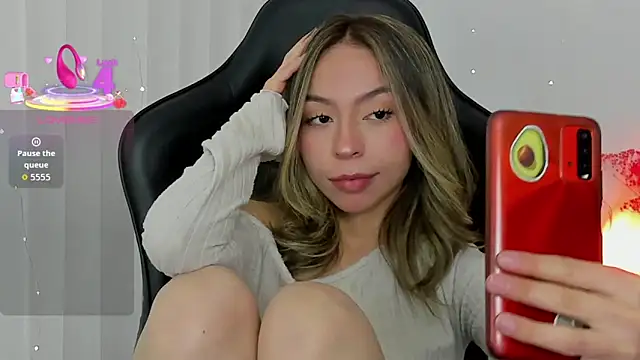 Snapshot of LuluuBerry chatting on January 8, 7:27 pm LuluuBerry online show from January 8, 7:27 pm