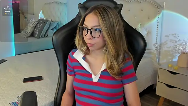 Snapshot of LuluuBerry chatting on February 5, 11:09 pm LuluuBerry online show from February 5, 11:09 pm