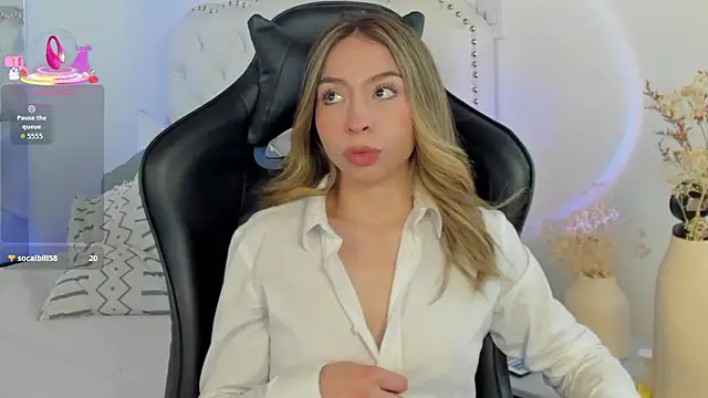 Snapshot of LuluuBerry chatting on February 7, 6:11 pm LuluuBerry online show from February 7, 6:11 pm