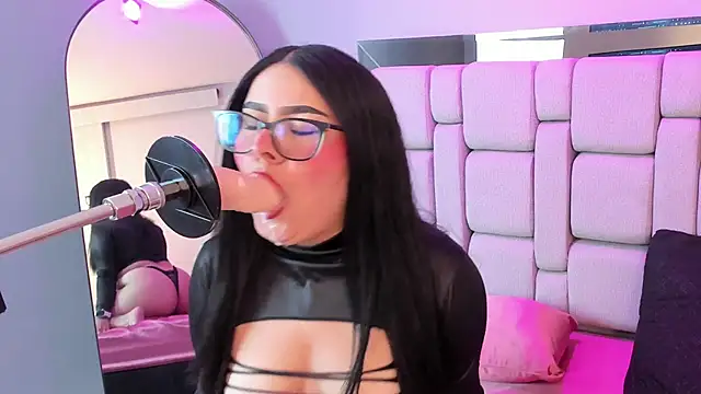 Amy whittee online show from December 14, 7:29 pm