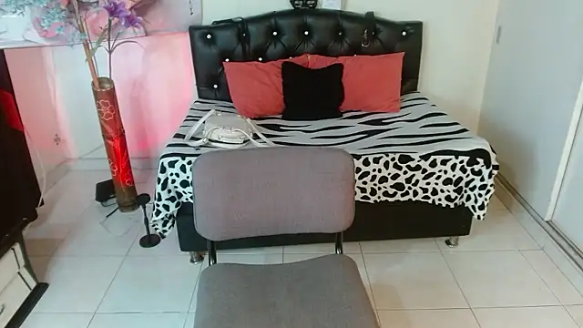 LuluKiss  online show from January 8, 1:35 pm