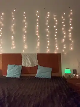 Snapshot of massagistahotbrunette chatting on December 2, 7:53 pm massagistahotbrunette online show from December 2, 7:53 pm