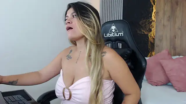 yesenia villan online show from February 4, 12:33 pm