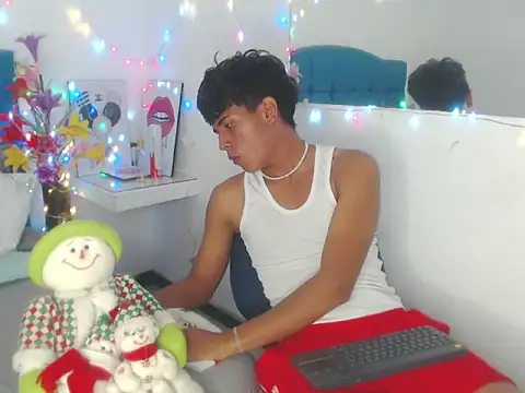 Valentino Lane online show from December 2, 1:50 pm