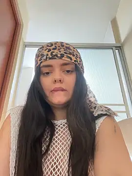 candicewest  online show from December 21, 3:30 pm