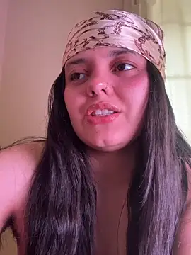 candicewest  online show from April 30, 7:09 pm