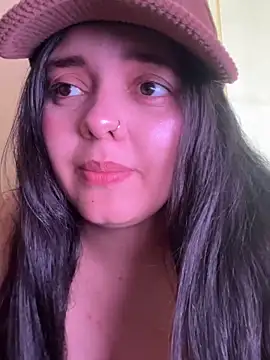 candicewest  online show from May 15, 4:14 pm