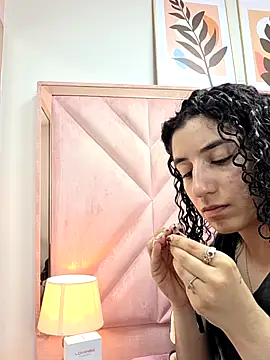 DemiJones  online show from May 7, 3:01 am
