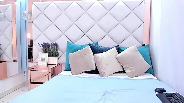 merielenbloom online show from December 22, 12:57 pm