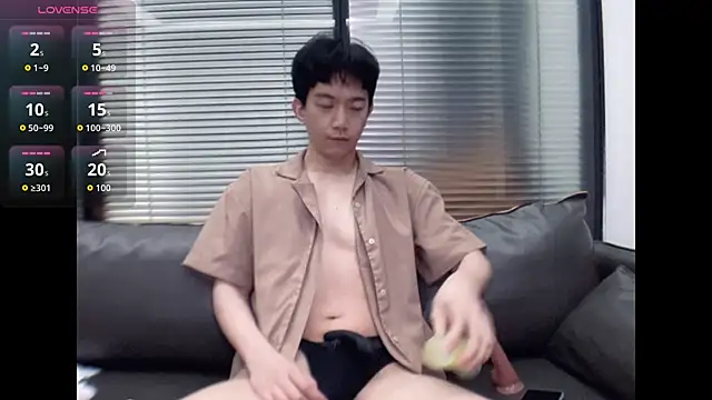 Snapshot of CouplingCry chatting on January 8, 1:46 pm CouplingCry online show from January 8, 1:46 pm