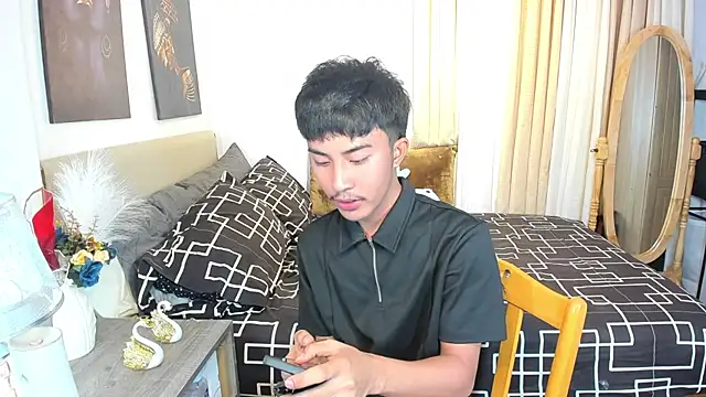 Snapshot of Urloverhardcock chatting on April 7, 9:10 am Urloverhardcock online show from April 7, 9:10 am