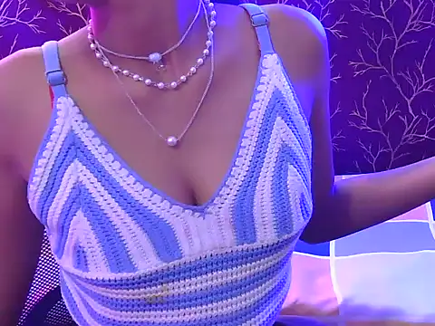 hot-nisha online show from December 19, 6:42 am