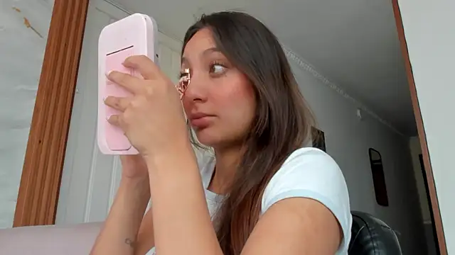 Snapshot of LilyGarcia chatting on June 20, 3:37 pm LilyGarcia online show from June 20, 3:37 pm