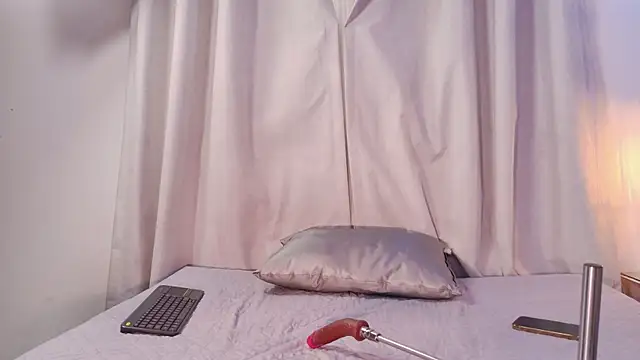 Snapshot of crystal_gilton chatting on July 1, 7:13 pm crystal gilton online show from July 1, 7:13 pm