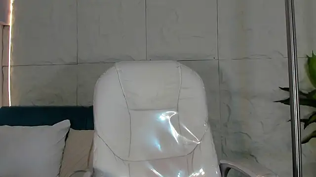 EmmilyEvanss online show from February 10, 4:27 am