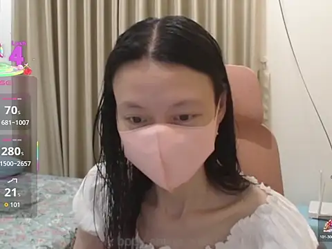 Snapshot of Lil-Cherries chatting on November 23, 10:59 am Lil-Cherries online show from November 23, 10:59 am