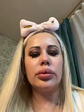 Snapshot of MonnyStef chatting on February 14, 12:51 am MonnyStef online show from February 14, 12:51 am