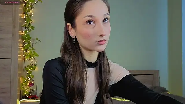 Snapshot of VYBEON chatting on April 2, 10:24 am VYBEON online show from April 2, 10:24 am