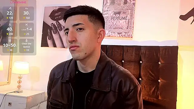 Snapshot of Un_Sluttyy chatting on February 19, 10:55 am Un Sluttyy online show from February 19, 10:55 am