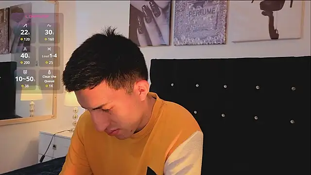 Snapshot of Un_Sluttyy chatting on March 7, 11:40 am Un Sluttyy online show from March 7, 11:40 am