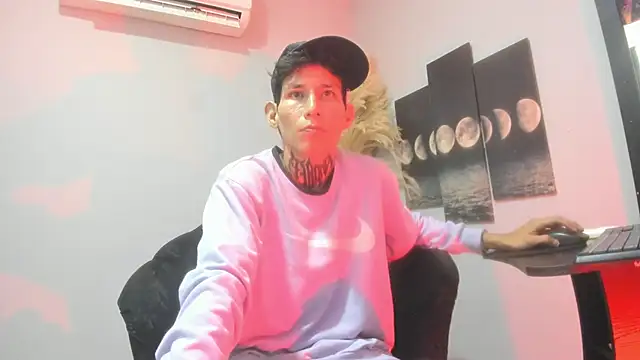 Snapshot of David_Power chatting on November 12, 3:40 am David Power online show from November 12, 3:40 am