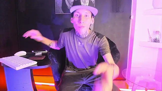 Snapshot of David_Power chatting on November 27, 3:08 am David Power online show from November 27, 3:08 am