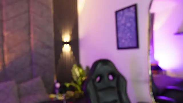 AuroraLanee  online show from February 7, 7:50 pm