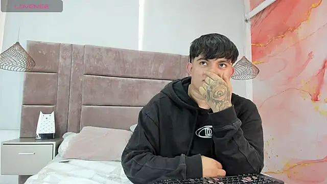 LoveRebels  online show from February 9, 6:45 pm