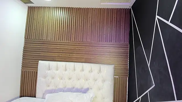 ZarinaWynne online show from March 26, 1:28 pm